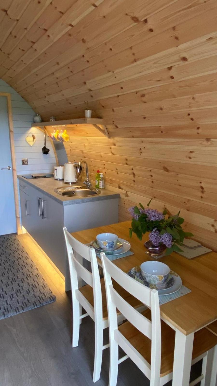 ホテル Campsie Luxury Pods With Hot Tub グラスゴー エクステリア 写真