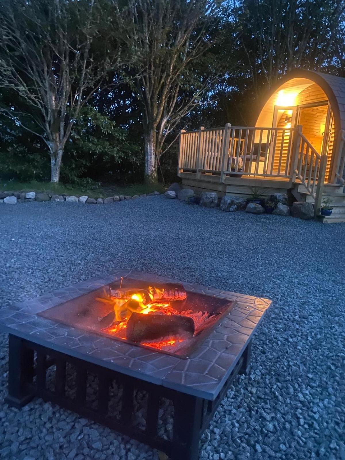 ホテル Campsie Luxury Pods With Hot Tub グラスゴー エクステリア 写真