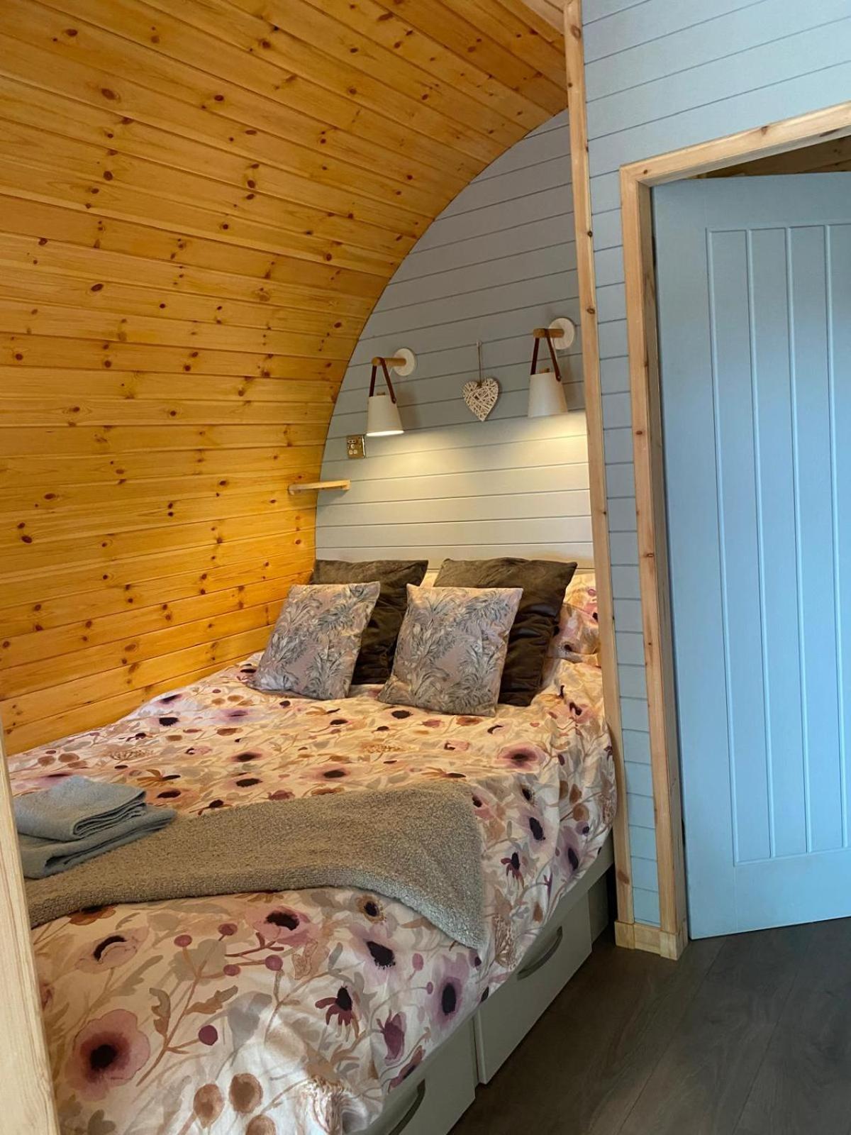 ホテル Campsie Luxury Pods With Hot Tub グラスゴー エクステリア 写真