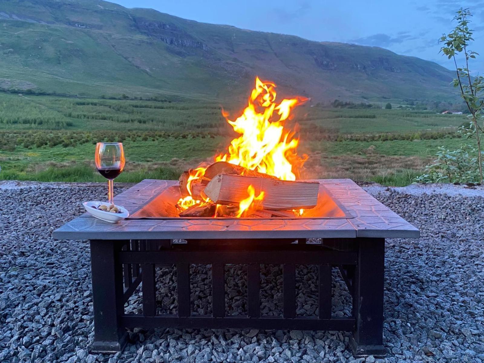 ホテル Campsie Luxury Pods With Hot Tub グラスゴー エクステリア 写真