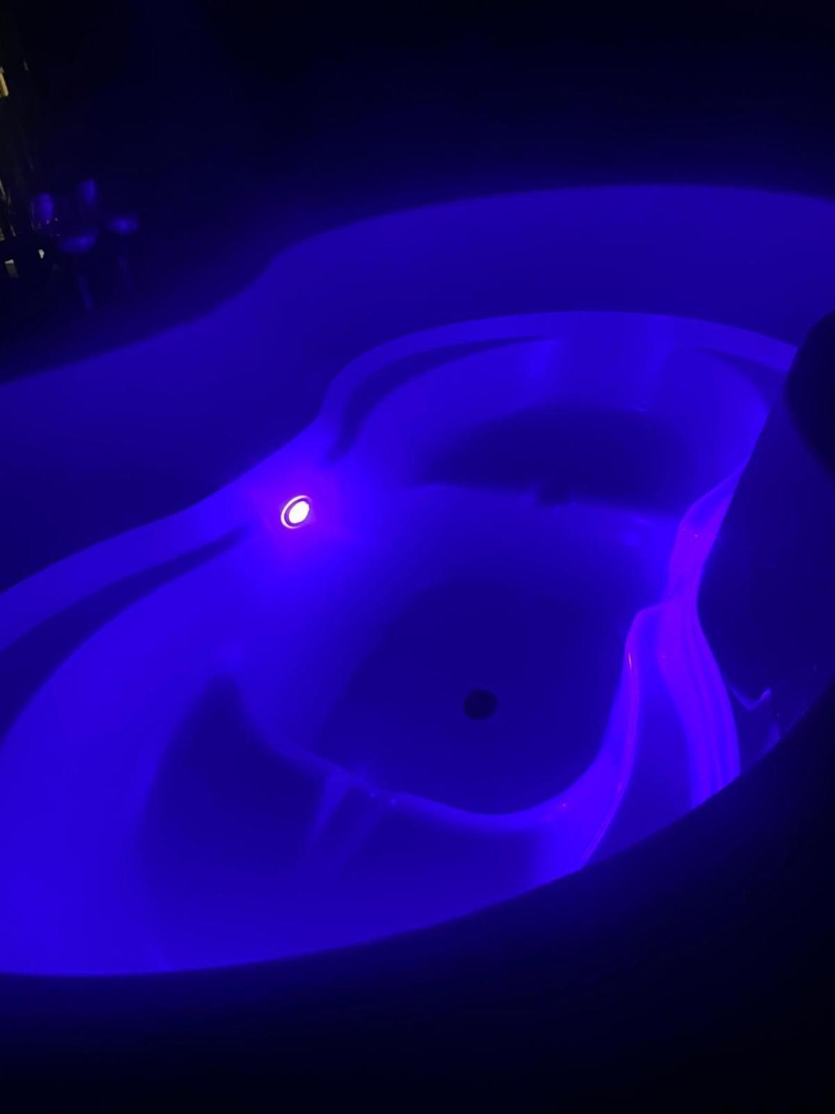 ホテル Campsie Luxury Pods With Hot Tub グラスゴー エクステリア 写真