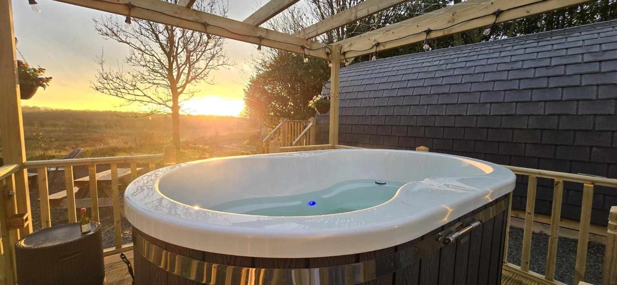 ホテル Campsie Luxury Pods With Hot Tub グラスゴー エクステリア 写真